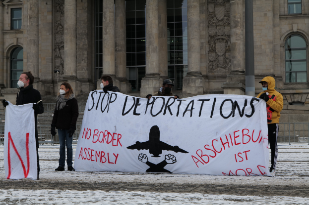 Hessens Innenminister Poseck fordert Handy-Ortung für ausreisepflichtige Personen, die sich der Abschiebung entziehen, auf der Innenministerkonferenz