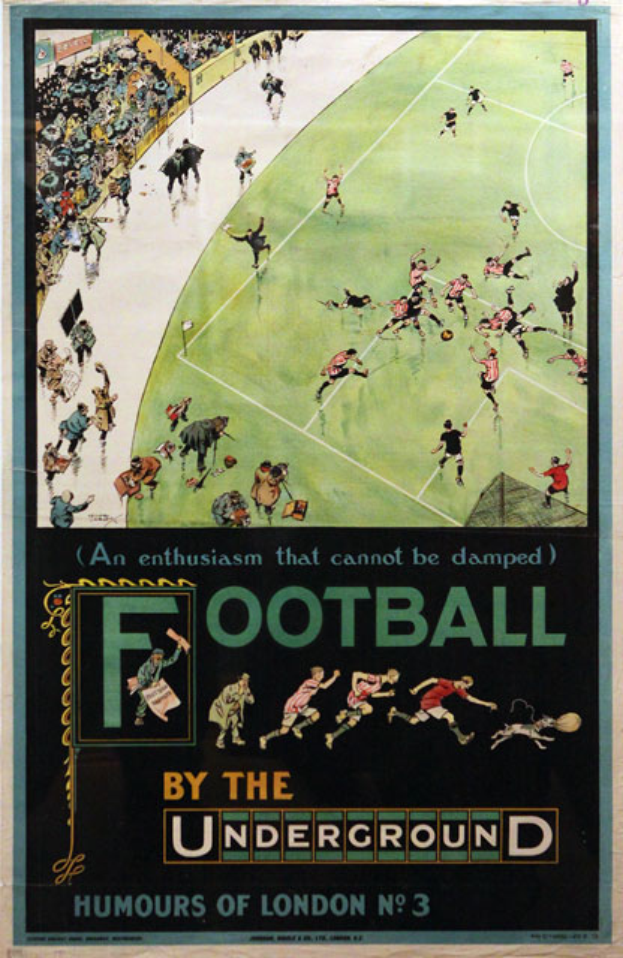 Ein Vintage-Plakat zeigt eine Menge, die ein Fussballspiel in einem Stadion beobachtet, mit dem Text "Fussball von der U-Bahn - Humours of London No. 3" oben.