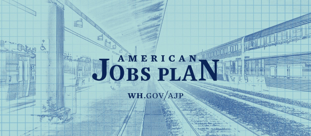 Blaupause eines Bahnhofes mit der Aufschrift "American Jobs Plan" und einem Zug auf der rechten Seite und Eisenbahnschienen daneben.