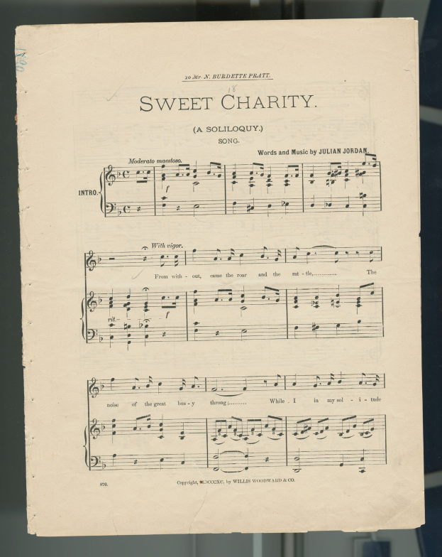 Notenblatt für "Sweet Charity" mit Noten und Musiksymbolen auf altem Papier, das auf einer Glasfläche liegt.