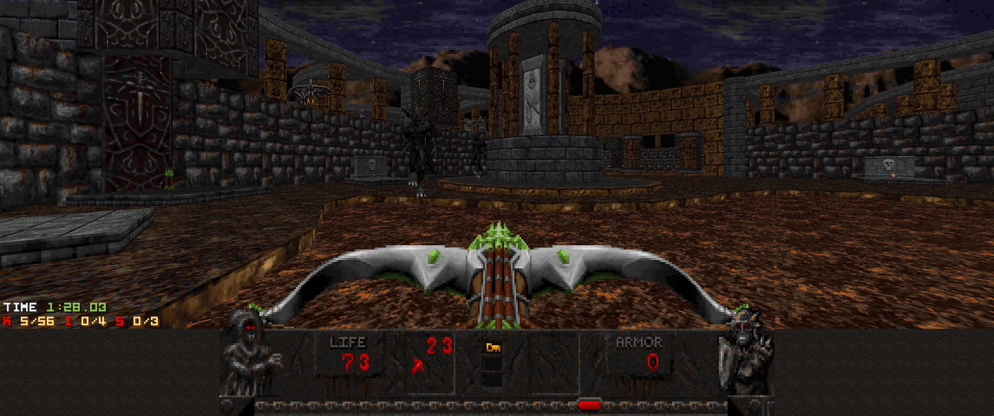 Eine Dungeon-Szene aus *Dungeon Master II* mit einem Drachen in der Mitte, umgeben von Wänden, Säulen und anderen Gegenständen, mit Spiel-Daten unten.