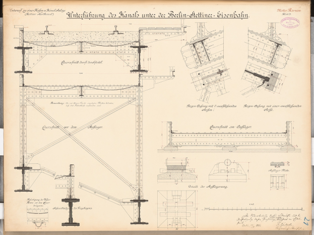 Ein detailliertes architektonisches Zeichnung des Berliner-Sienbahn-Brücken, das strukturelle Pläne und Anmerkungen auf Papier zeigt.