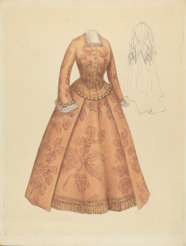 Ein detailliertes Kostümdesign aus dem 18. Jahrhundert für ein langes, hochgeschlossenes Kleid mit floralem Muster in Rosa, Lila und Blau, einem bodenlangen Rock mit Spitzenbesatz, vor einem hellblauen Hintergrund.