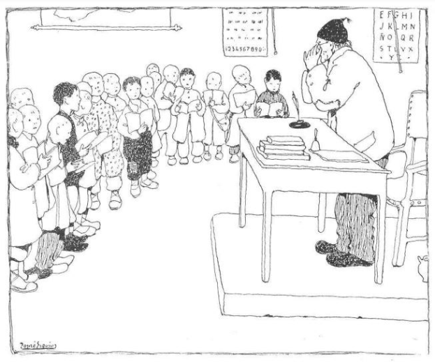 Ein Mann sitzt an einem Schreibtisch mit Büchern und Gegenständen vor einer Gruppe von Kindern, mit Papieren an der Wand dahinter, was darauf hinweist, dass er Lehrer ist.