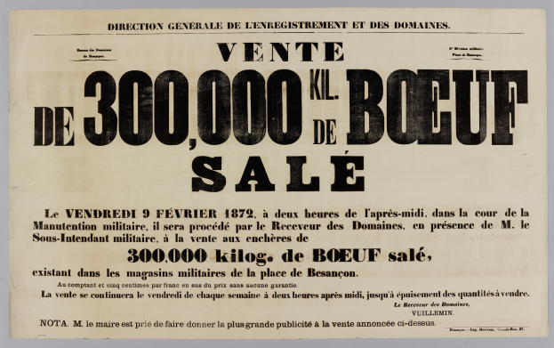 Alte Werbung für einen Rindfleischverkauf, auf der "Vente de 300,000 Kil Kil de Boeuf Sale" steht.